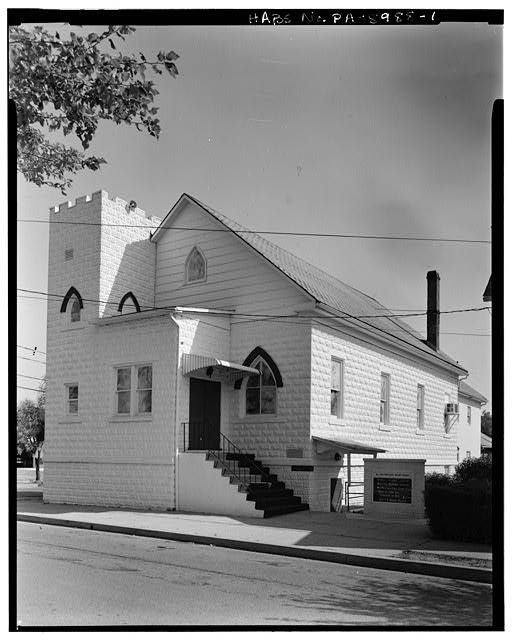 General View of Church Looking South. Building Constructed by African-American Residents in 1921. - Mt. Hope Baptist Church, Chestnut & Division Streets