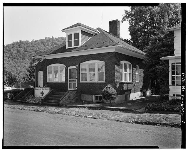 1. VIEW OF OFFICE LOOKING SOUTH. - General Refractories Company, Office, Market Street, Mount Union
