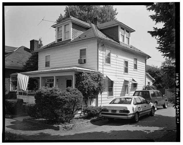1. VIEW OF HOUSE LOOKING SOUTH. - General Refractories Company, Superintendent's House, 118 Market Street